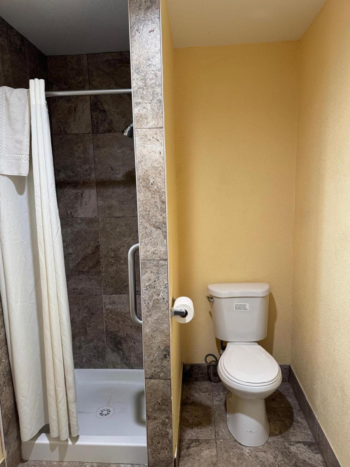 Sunstar Inn Los Banos Kültér fotó