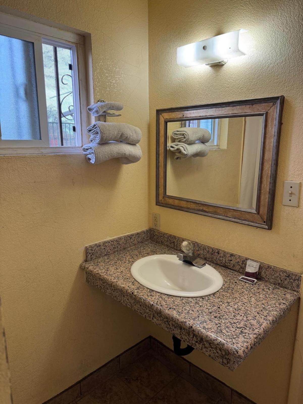 Sunstar Inn Los Banos Kültér fotó