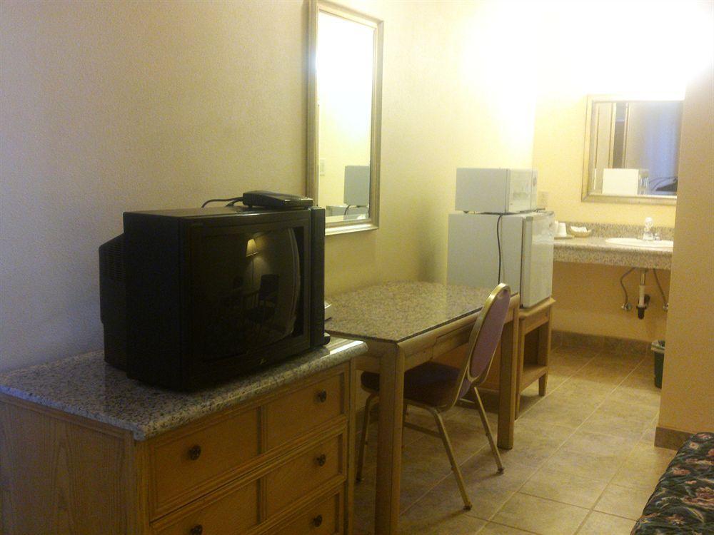 Sunstar Inn Los Banos Kültér fotó