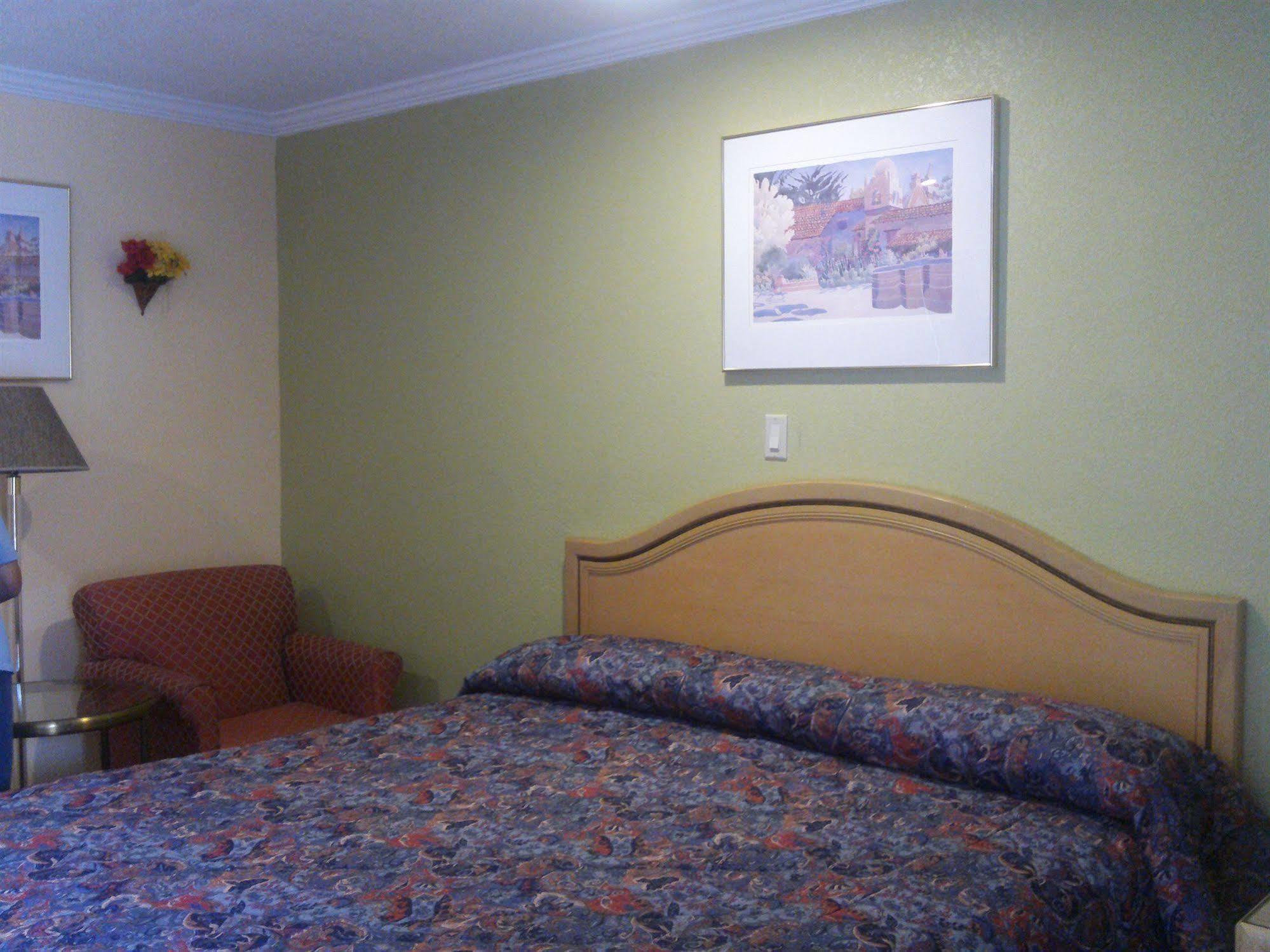 Sunstar Inn Los Banos Kültér fotó